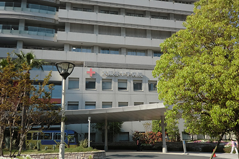 大阪赤十字病院が隣接