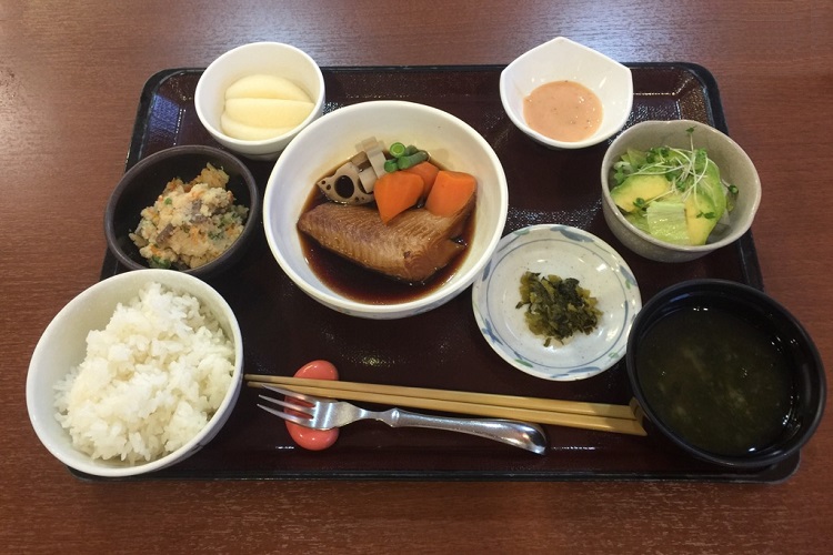 夕食の一例（魚料理）