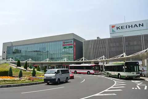樟葉駅前