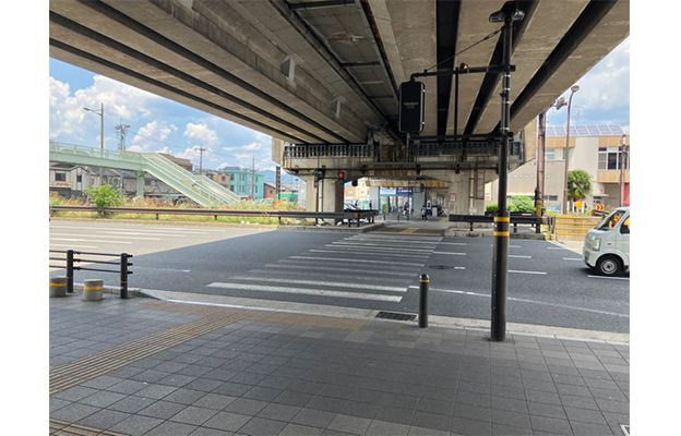 左へ曲がり国道９号線を真っすぐ直進