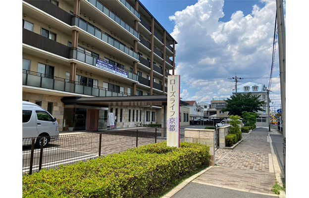 病院を通り過ぎたら施設到着